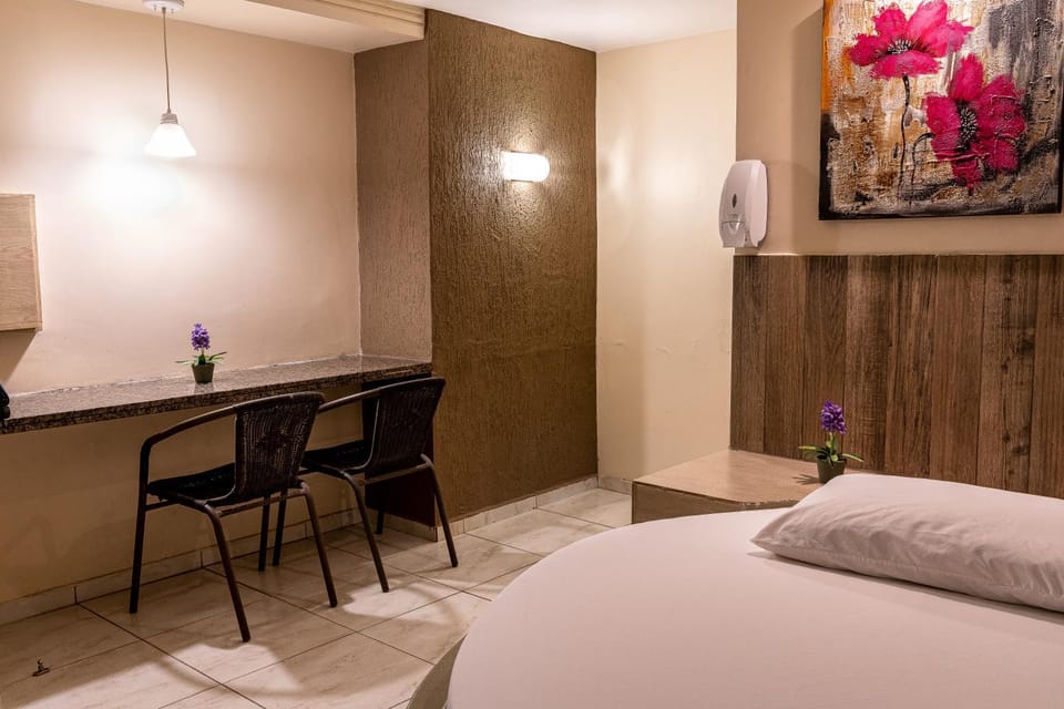 Bed, Photo of the whole room, Dining area, Bedroom