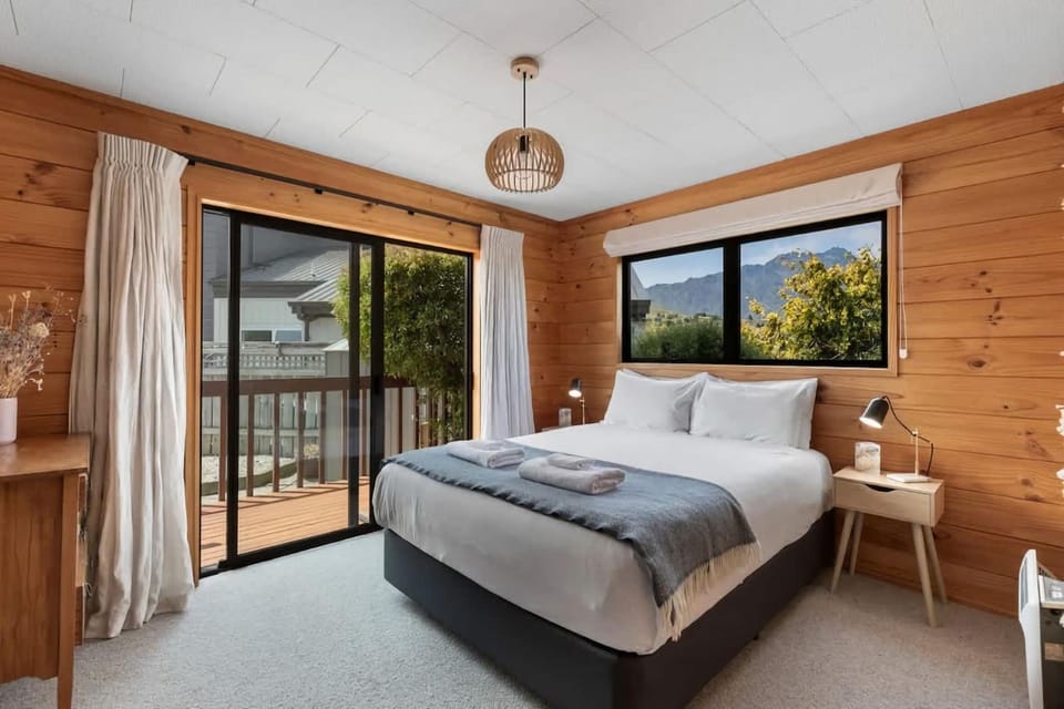 Tranquil Heights House in Queenstown