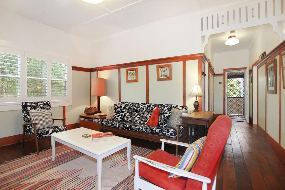Sunroom Cottage House in Hawks Nest