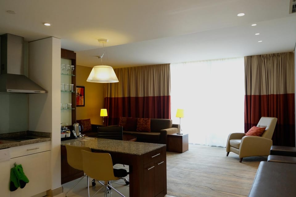 Seating area, Dining area