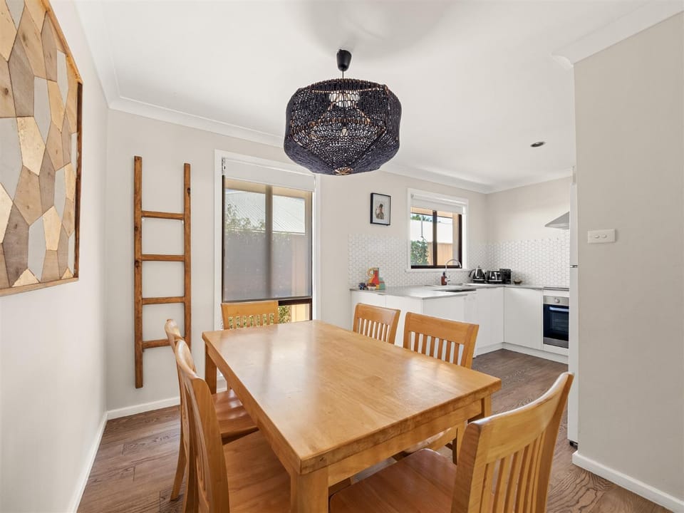 Dining area, kitchen