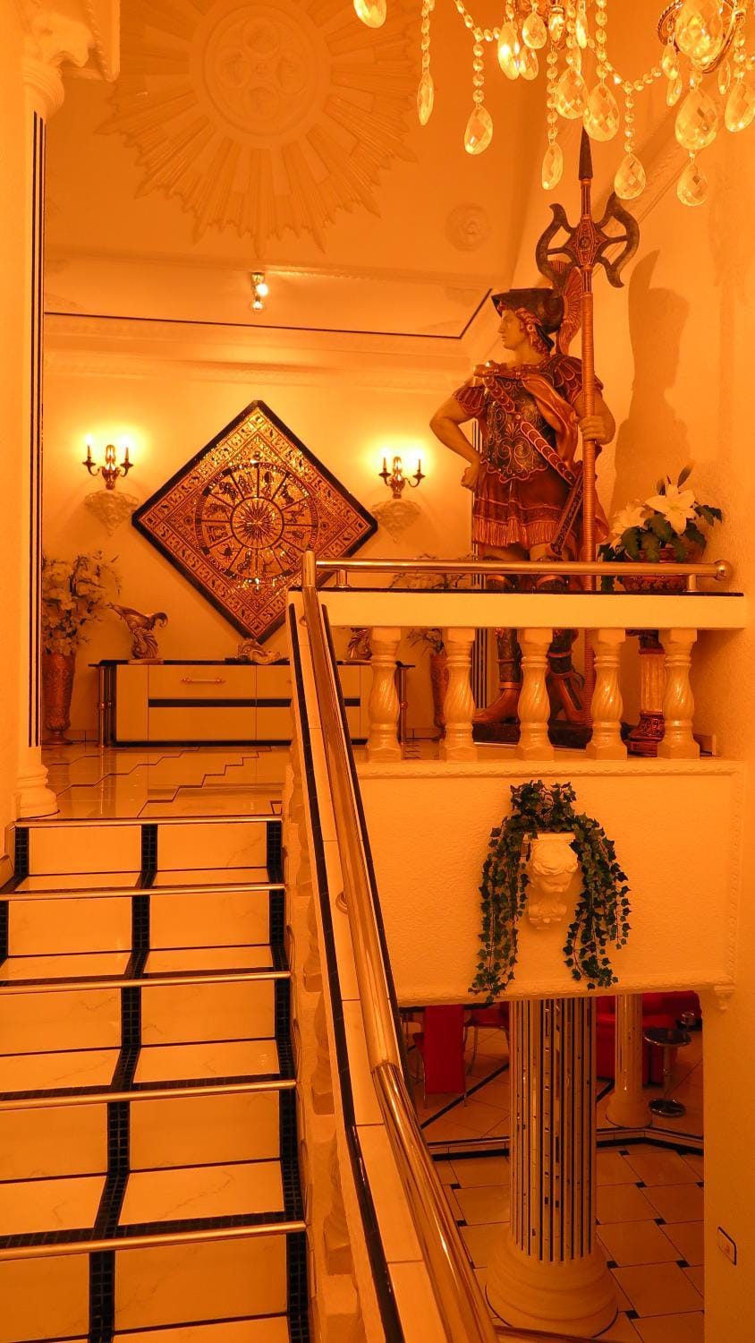 EMPIRELAND Luxury Pool Villa Pattaya Walking Street Villa in Pattaya City
