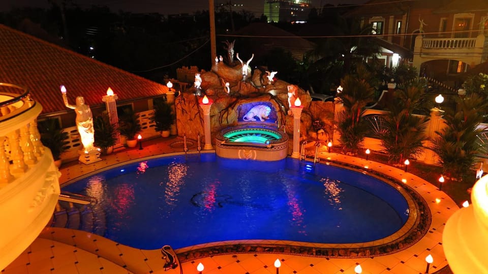 EMPIRELAND Luxury Pool Villa Pattaya Walking Street Villa in Pattaya City