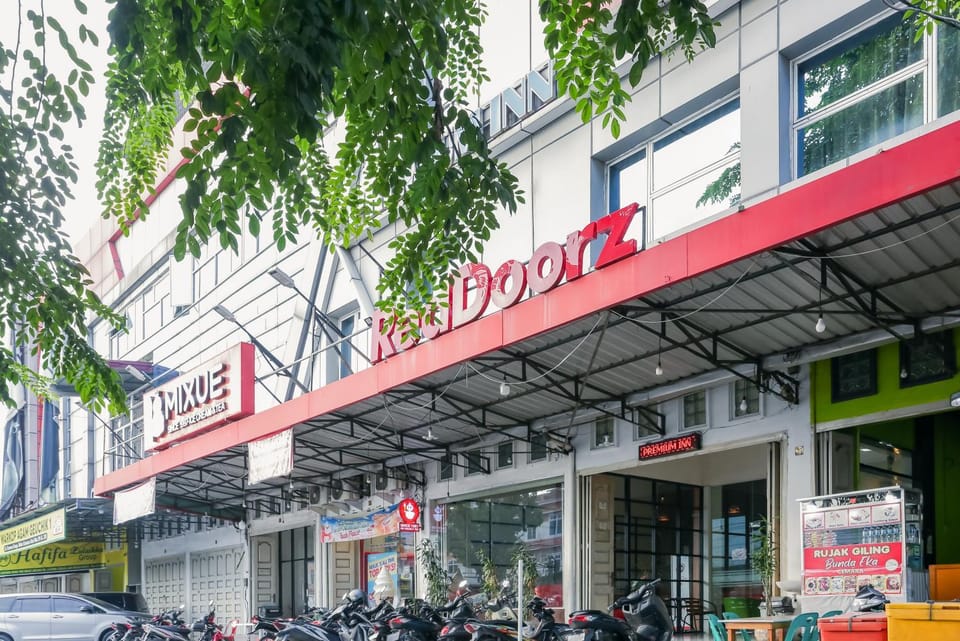 Facade/entrance