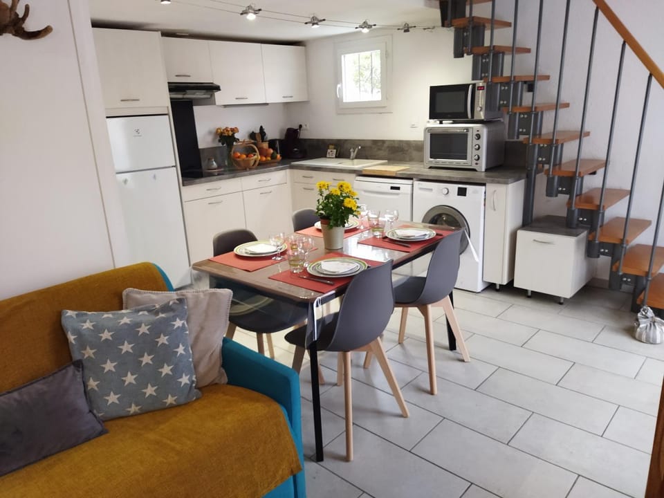 Living room, Dining area