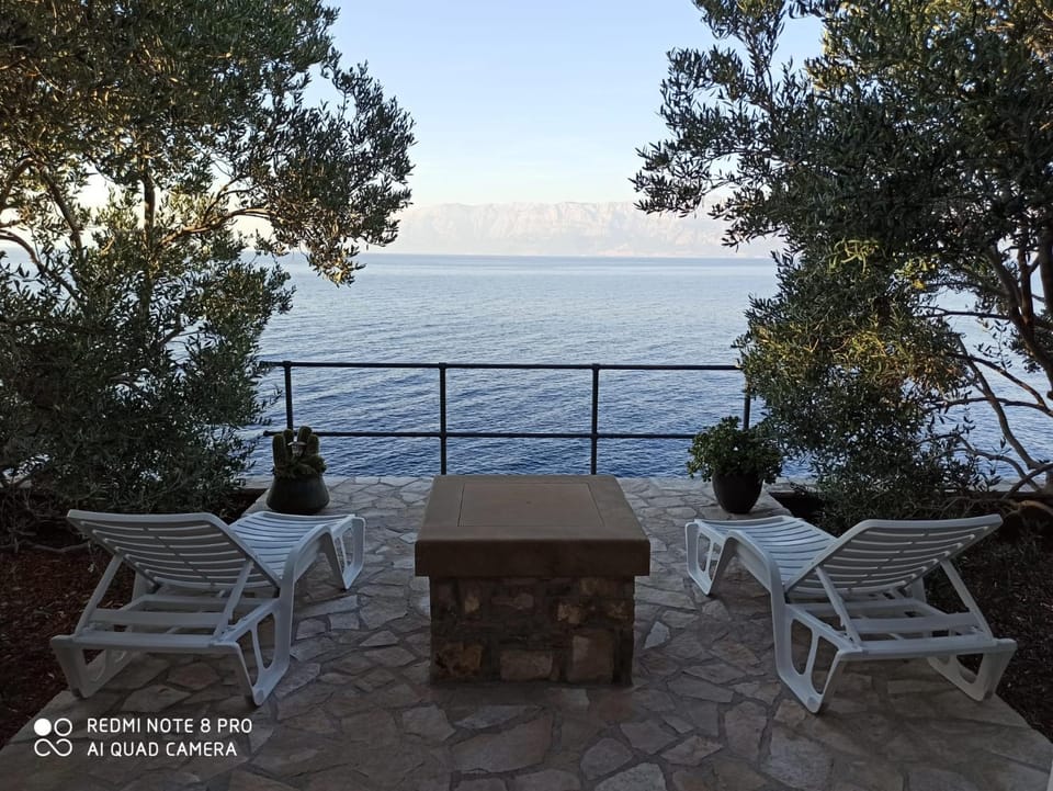 View (from property/room), Balcony/Terrace, Dining area, Sea view
