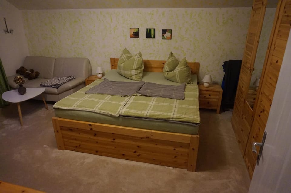 Seating area, Bedroom