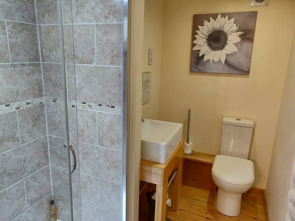 4-Bed, 4-Bath Cottage near St Neots House in Huntingdonshire District