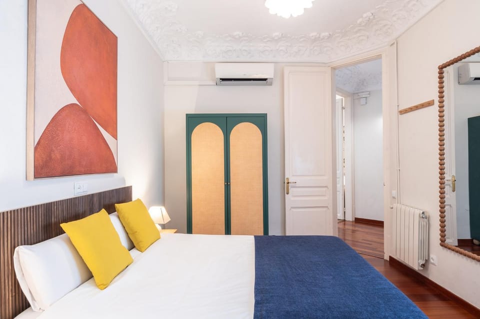 Bed, Bedroom, wardrobe, air conditioner