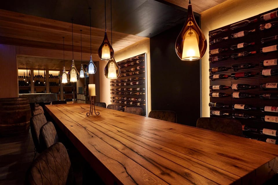 Restaurant/places to eat, Winter, Summer, Banquet/Function facilities