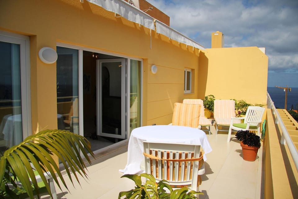 Villa Erika Madeira -Penthaus- Apartment in Caniço