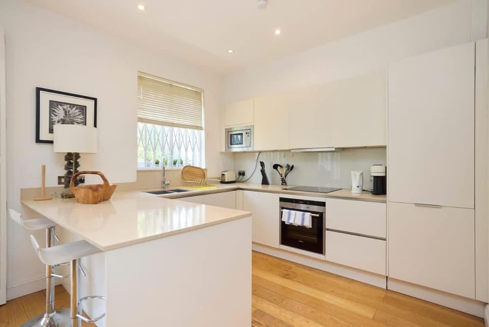 The Porchester Gardens - Modern & Bright 4BDR with Garden and Parking Apartment in City of Westminster
