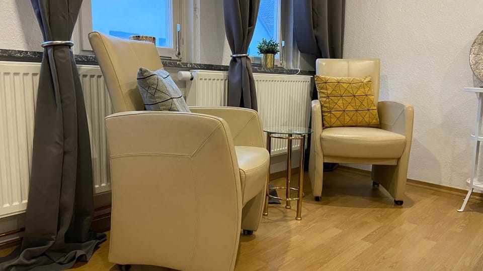 Communal lounge/ TV room, Seating area, Bedroom