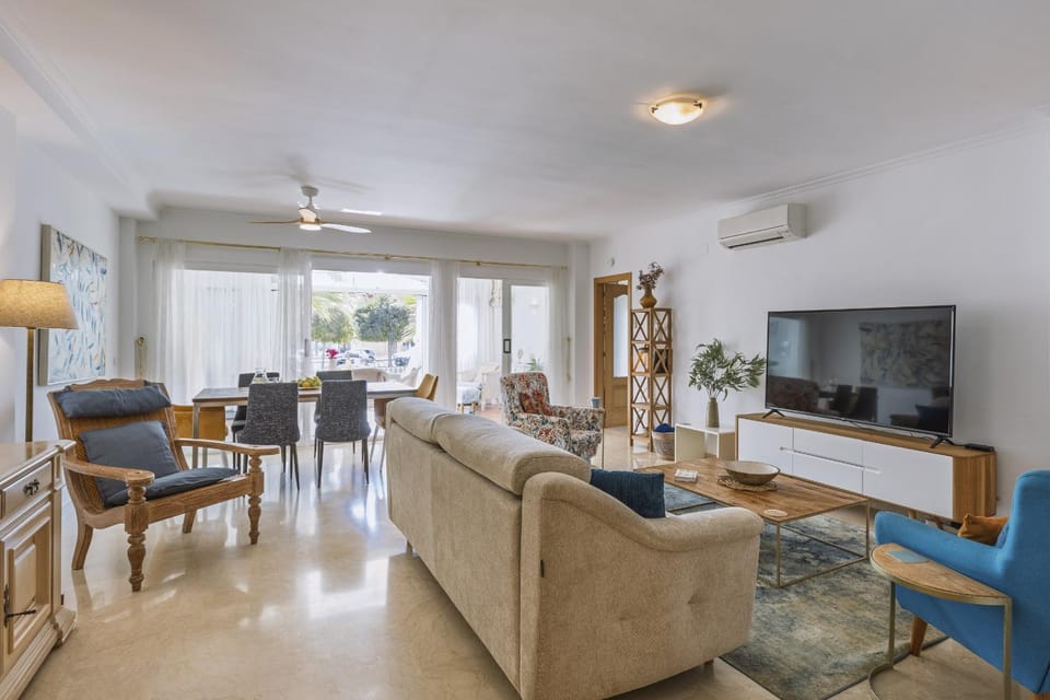 Communal lounge/ TV room, Living room