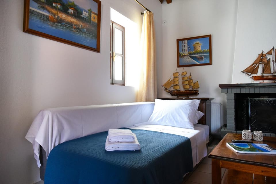 Communal lounge/ TV room, Bed, TV and multimedia
