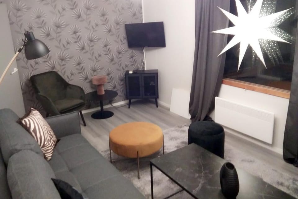 Communal lounge/ TV room, TV and multimedia, Living room, Seating area