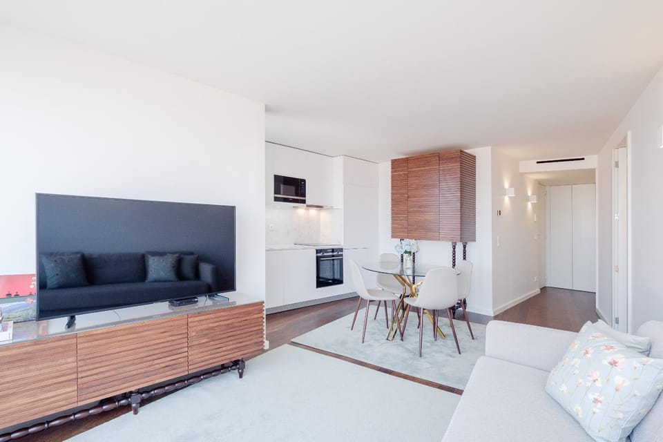 Boutique Rentals- Bliss By The Sea Apt- Ocean views in Foz Beach Apartment in Porto