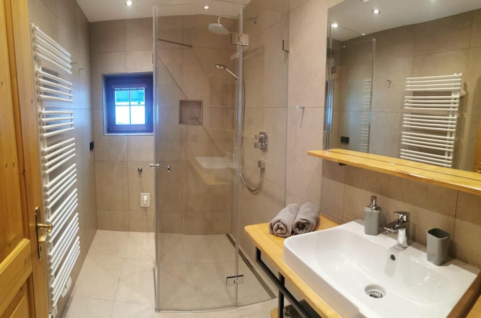 Shower, Bathroom, towels