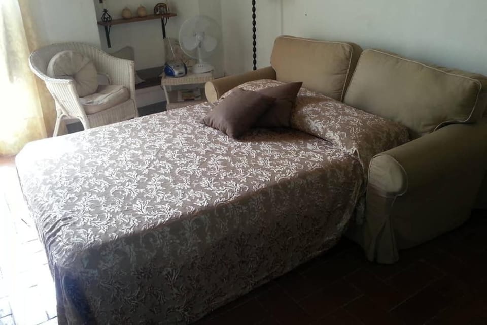 Bed, Living room