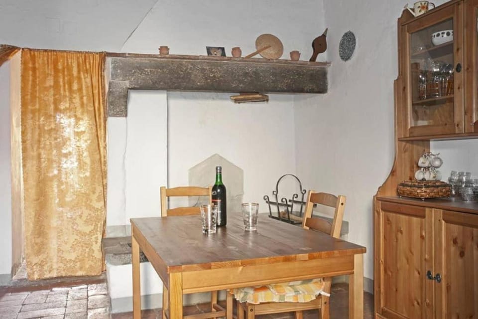 Coffee/tea facilities, Kitchen or kitchenette, Dining area