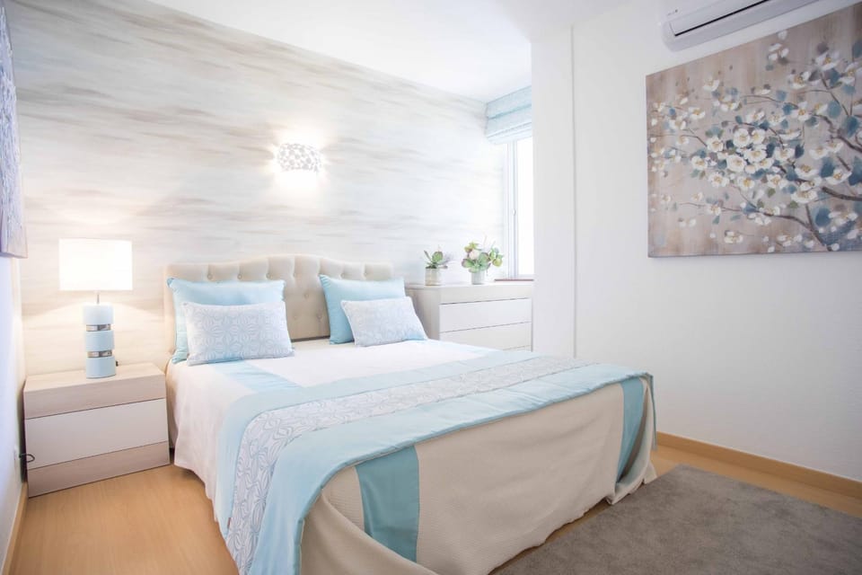 Bed, Photo of the whole room, Decorative detail, Bedroom