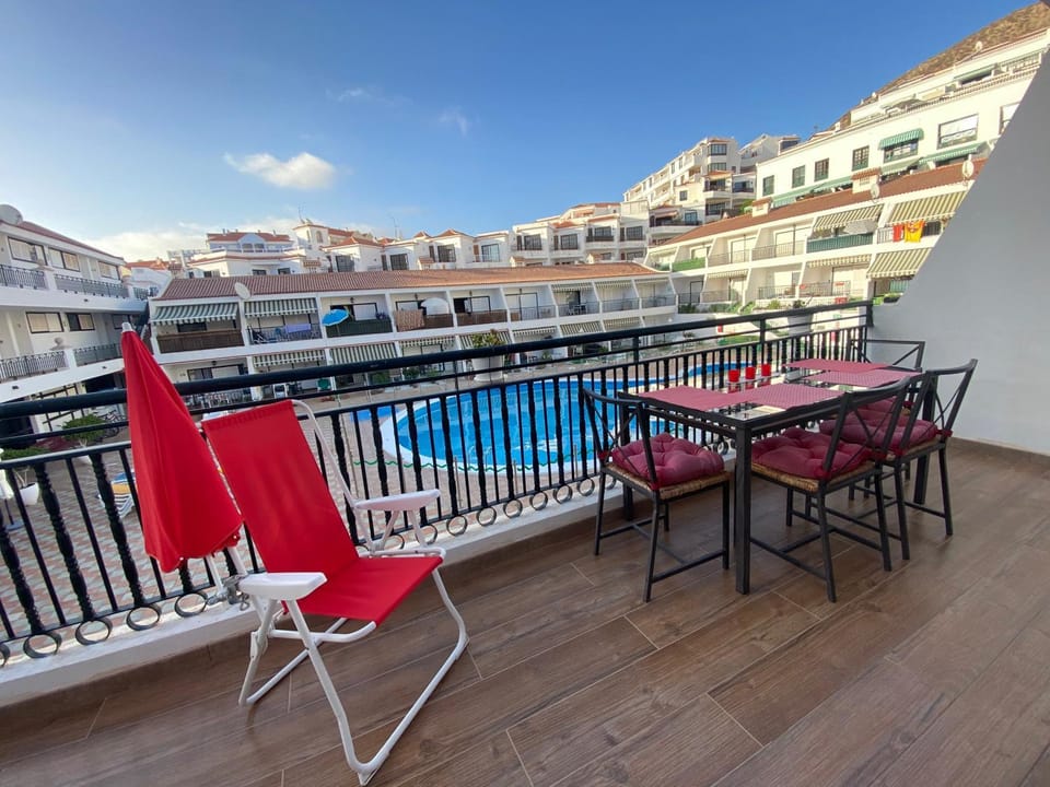 Balcony/Terrace, Decorative detail, Dining area