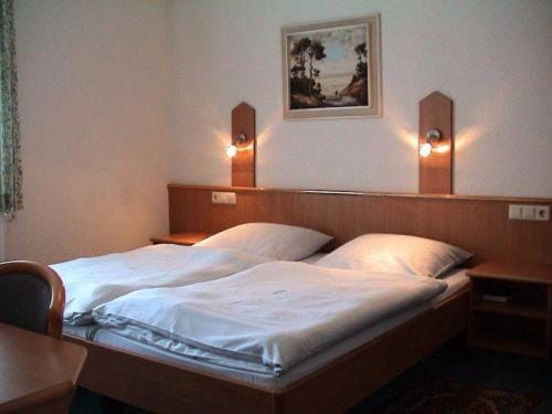 Hotel Garni Kreuzäcker Bed and Breakfast in Neu-Ulm