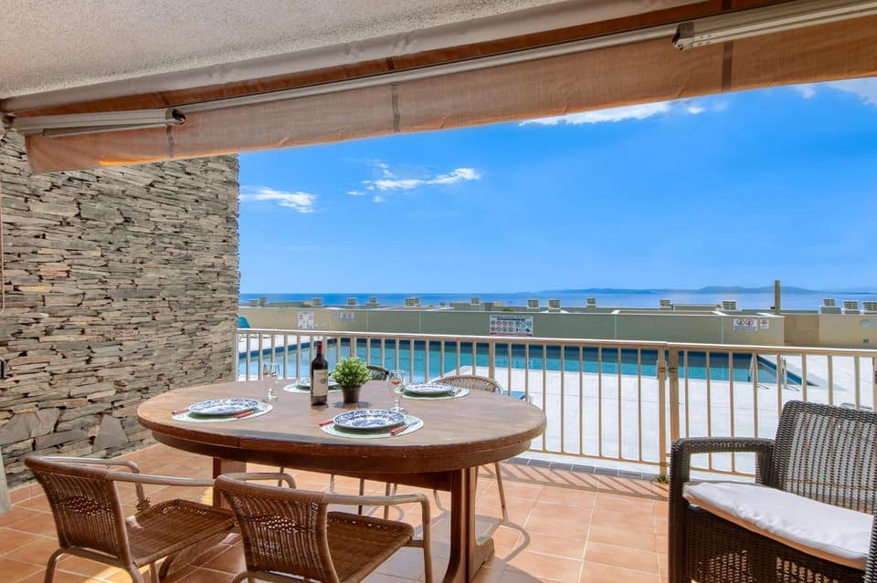 Day, View (from property/room), Balcony/Terrace, Sea view, Swimming pool