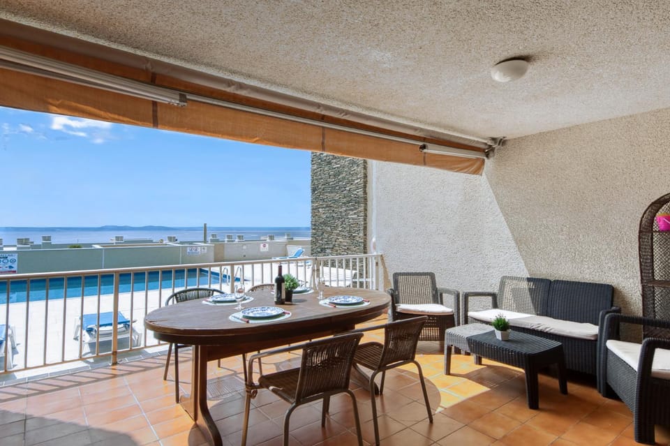View (from property/room), Balcony/Terrace, Sea view, Swimming pool