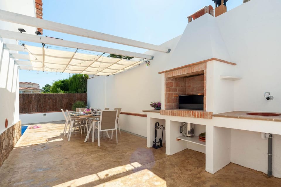 BBQ facilities, Balcony/Terrace, Pool view