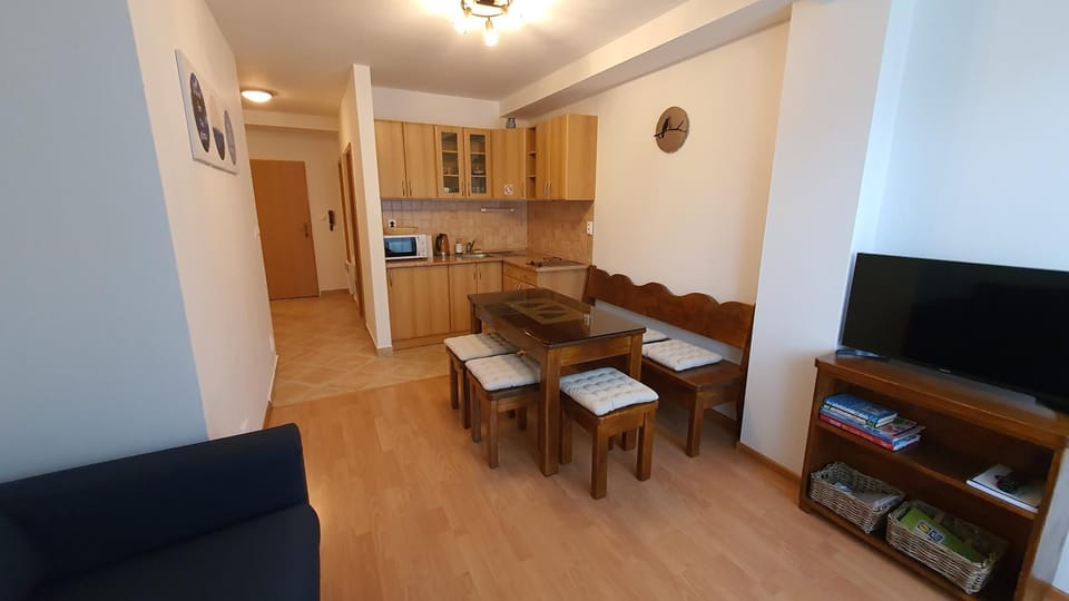 TV and multimedia, Kitchen or kitchenette, Living room, Seating area
