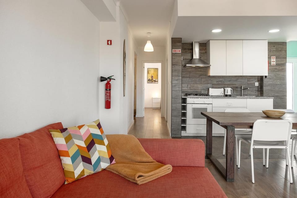 Kitchen or kitchenette, Living room, Seating area, Dining area