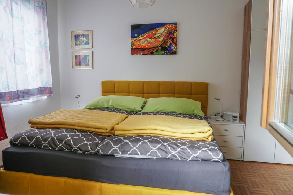 Photo of the whole room, Bedroom