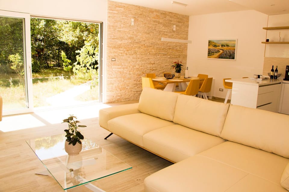 Property building, Living room, Seating area, Dining area