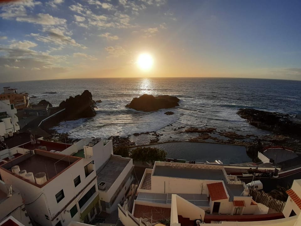 Neighbourhood, Natural landscape, Beach, Swimming pool, Swimming pool