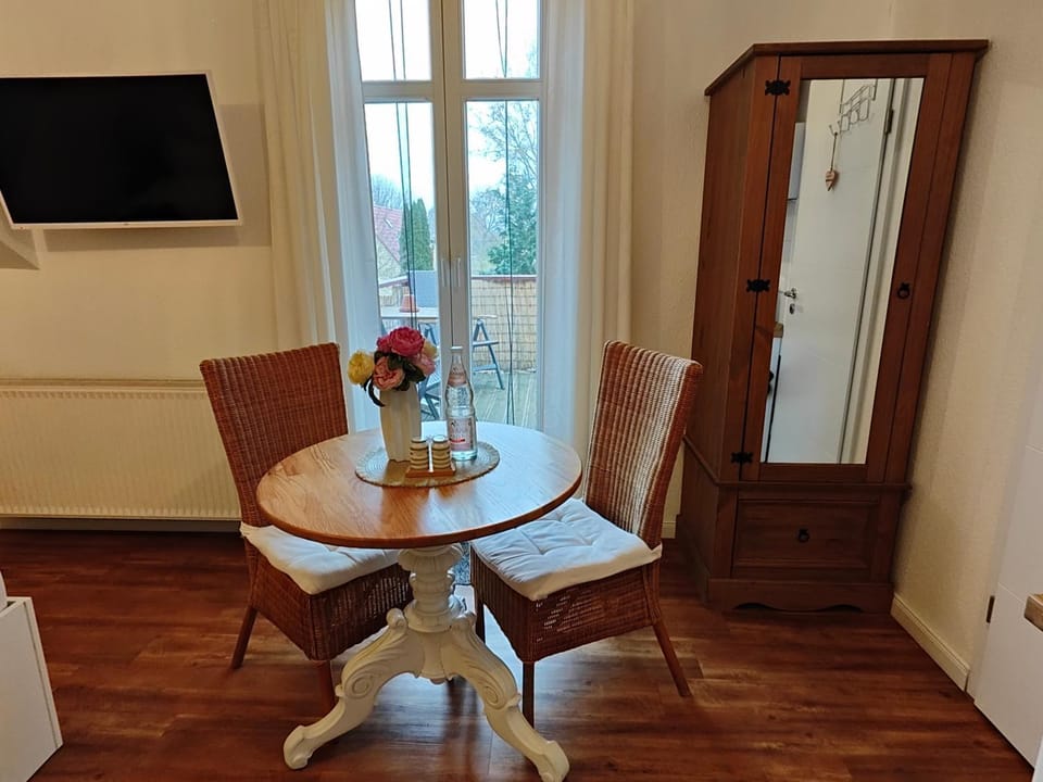 TV and multimedia, Dining area