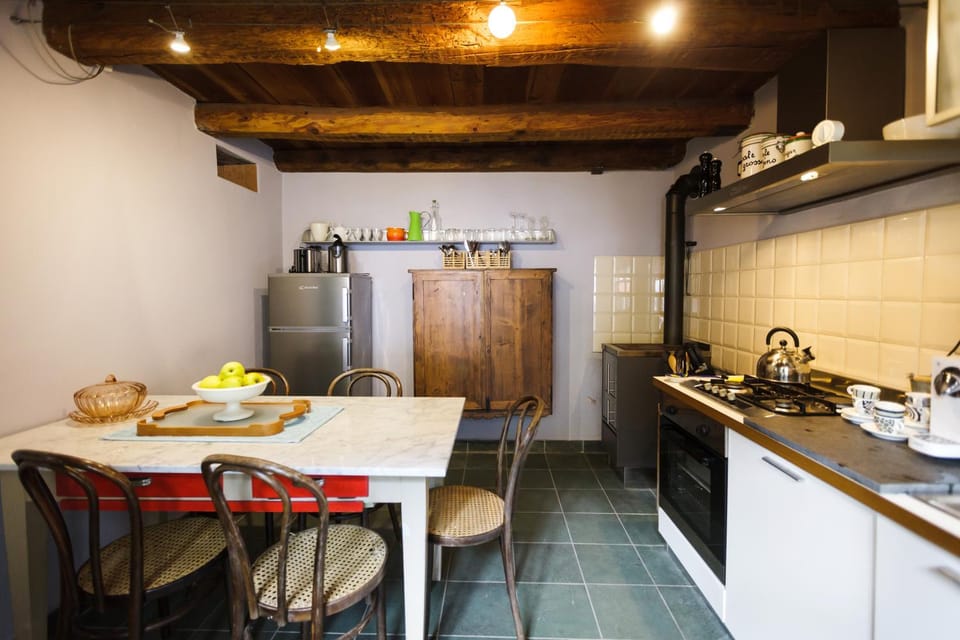 Kitchen or kitchenette, Communal kitchen