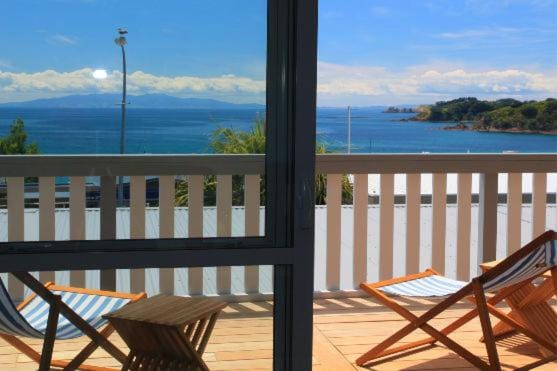THE WAIHEKE PAD - in the heart of Oneroa! - Be My Guest Waiheke House in Auckland Region