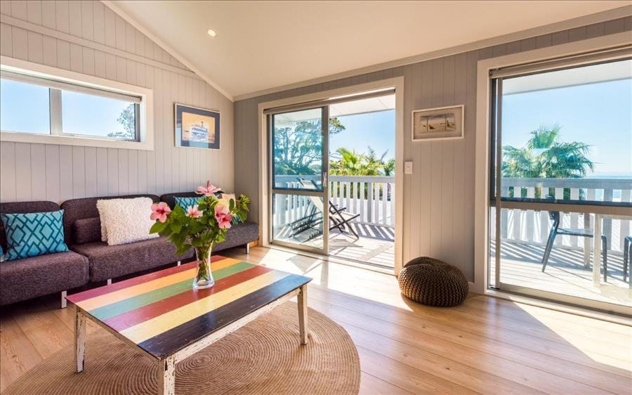 THE WAIHEKE PAD - in the heart of Oneroa! - Be My Guest Waiheke House in Auckland Region