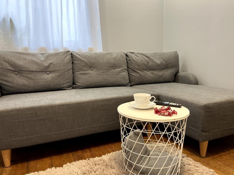 Bed, Living room