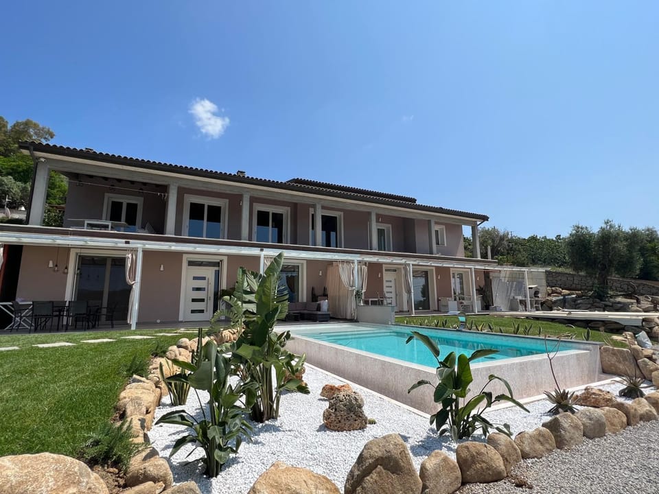 Property building, Day, Garden, Garden view, Pool view, sunbed