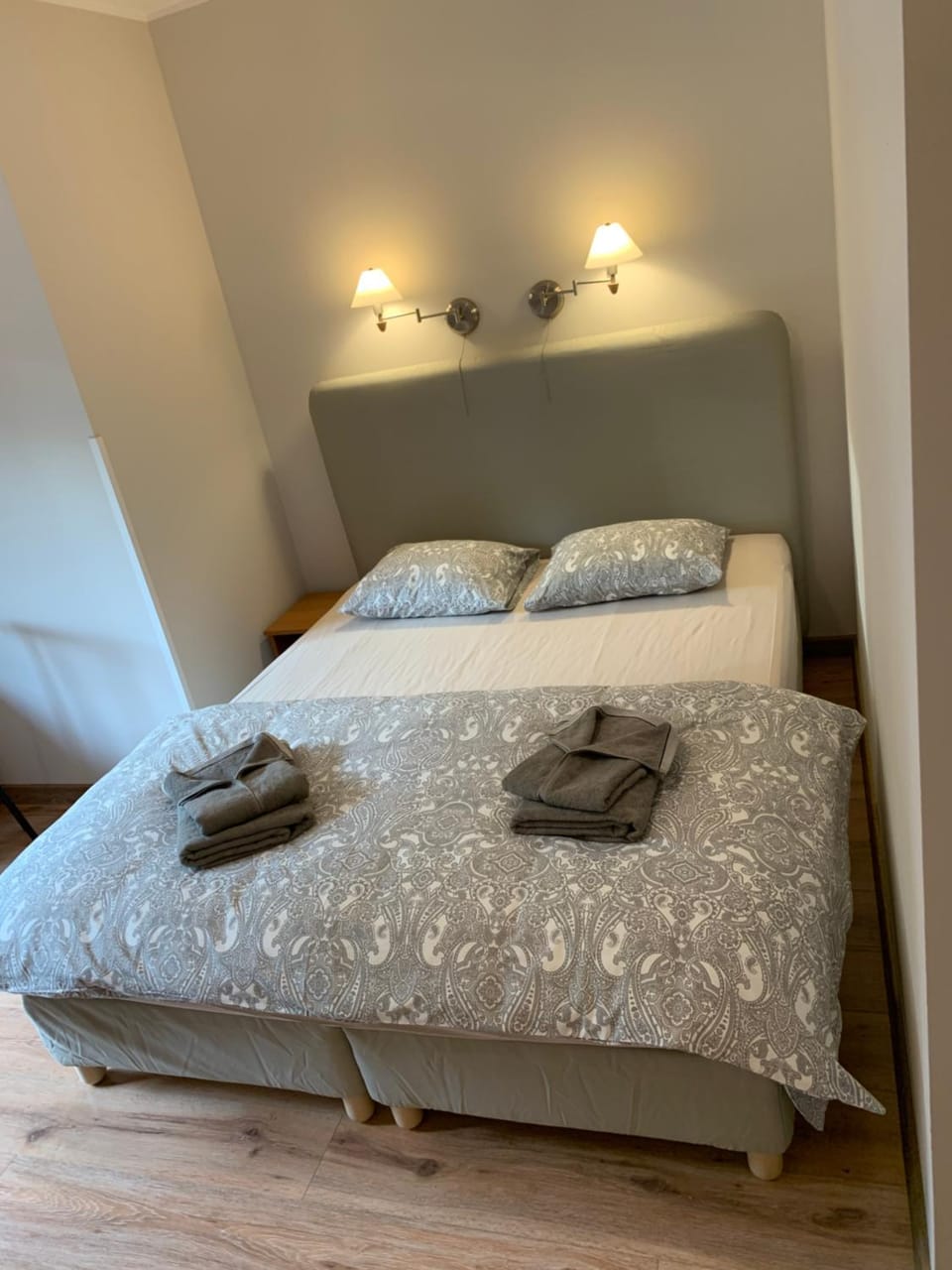 Bed, Photo of the whole room