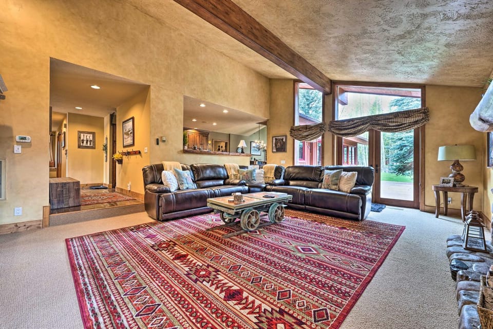 Luxe Sun Valley Retreat w/ Hot Tub, 3 Mi to Resort House in Sun Valley