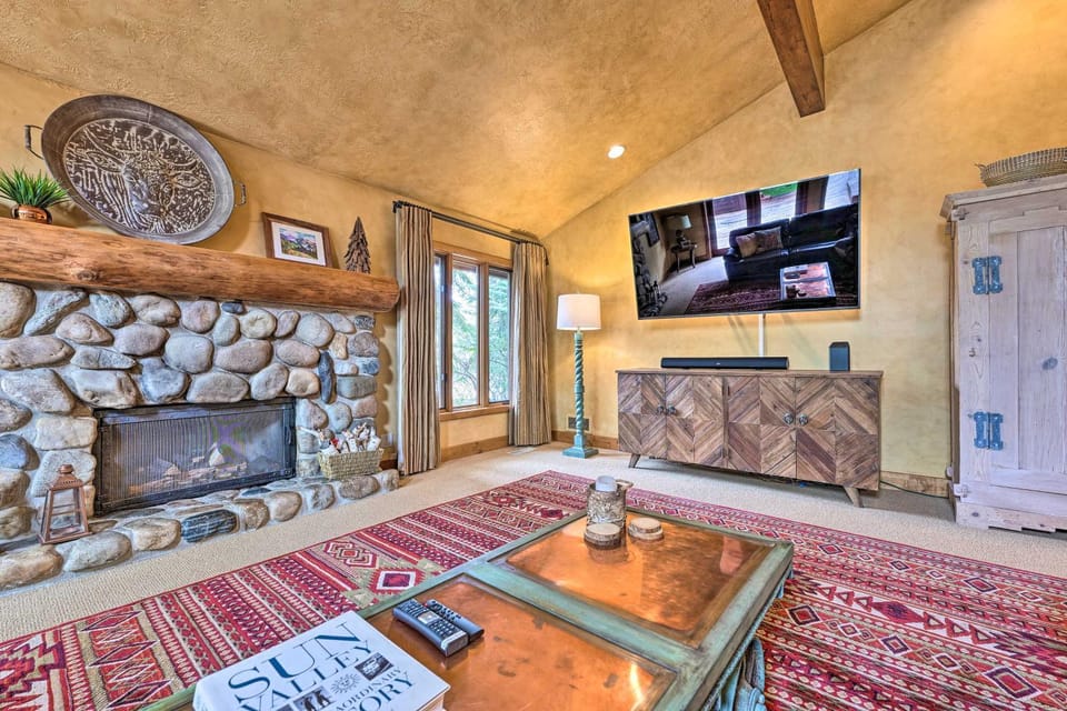 Luxe Sun Valley Retreat w/ Hot Tub, 3 Mi to Resort House in Sun Valley
