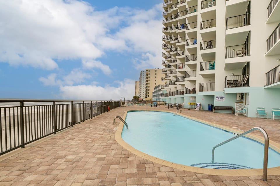 Oceanfront Garden City Beach Condo For Families! House in Garden City