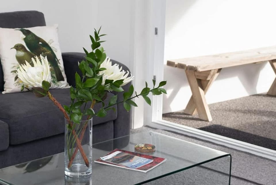 By The Sea On Sackville - beachside in Fitzroy Apartment in New Plymouth