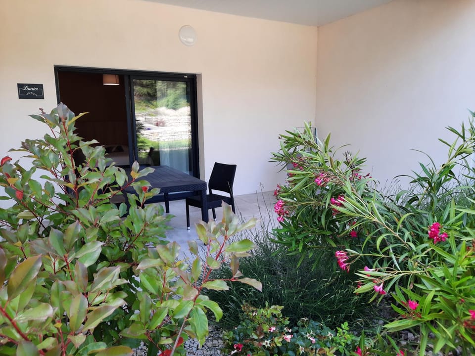 Patio, Balcony/Terrace, Seating area, Dining area, Garden view