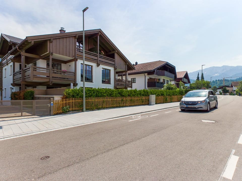 Property building, Nearby landmark, Neighbourhood