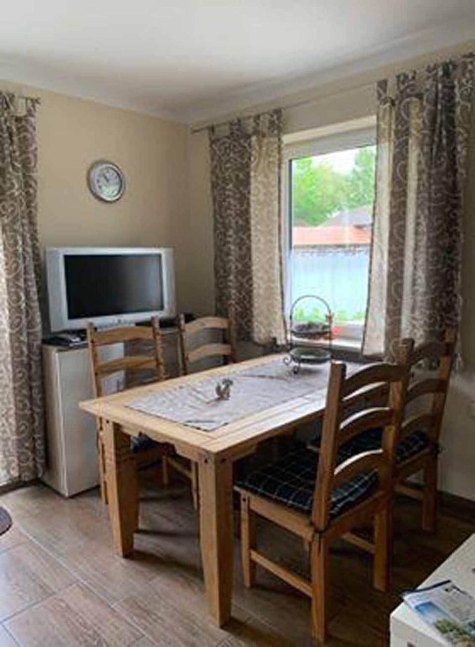 Seating area, Dining area