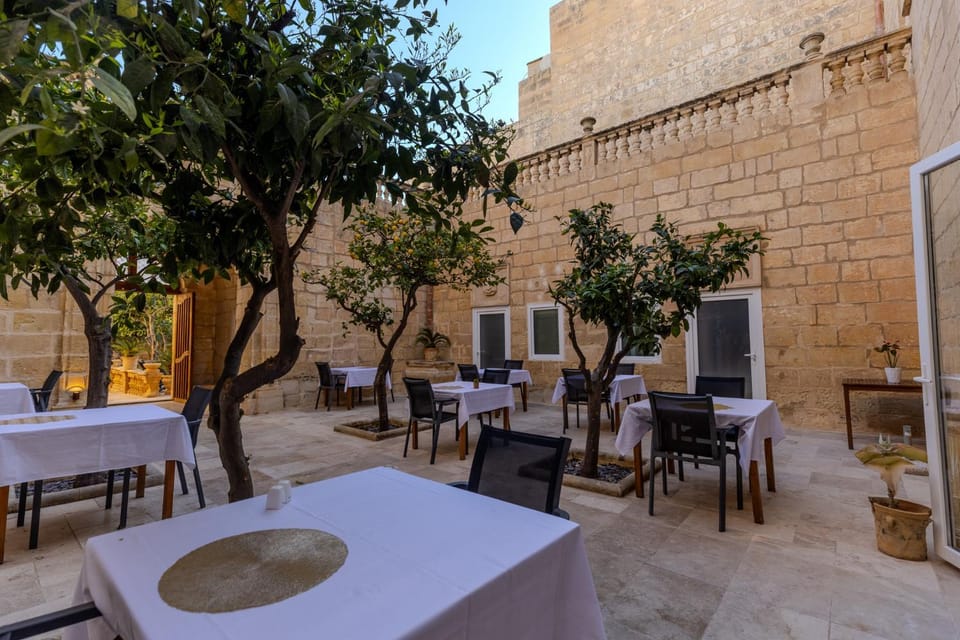 Property building, Patio, Restaurant/places to eat, Restaurant/places to eat, Inner courtyard view